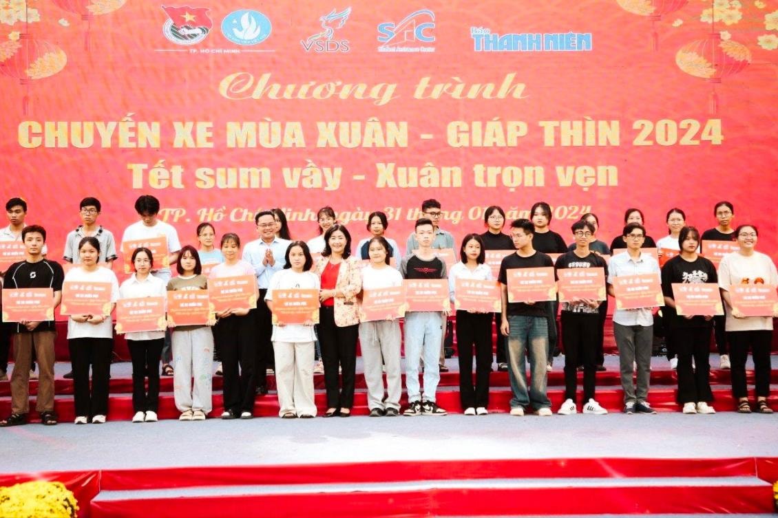  “Chuyến xe mùa xuân” đưa 2.200 sinh viên, người lao động về quê ăn Tết
