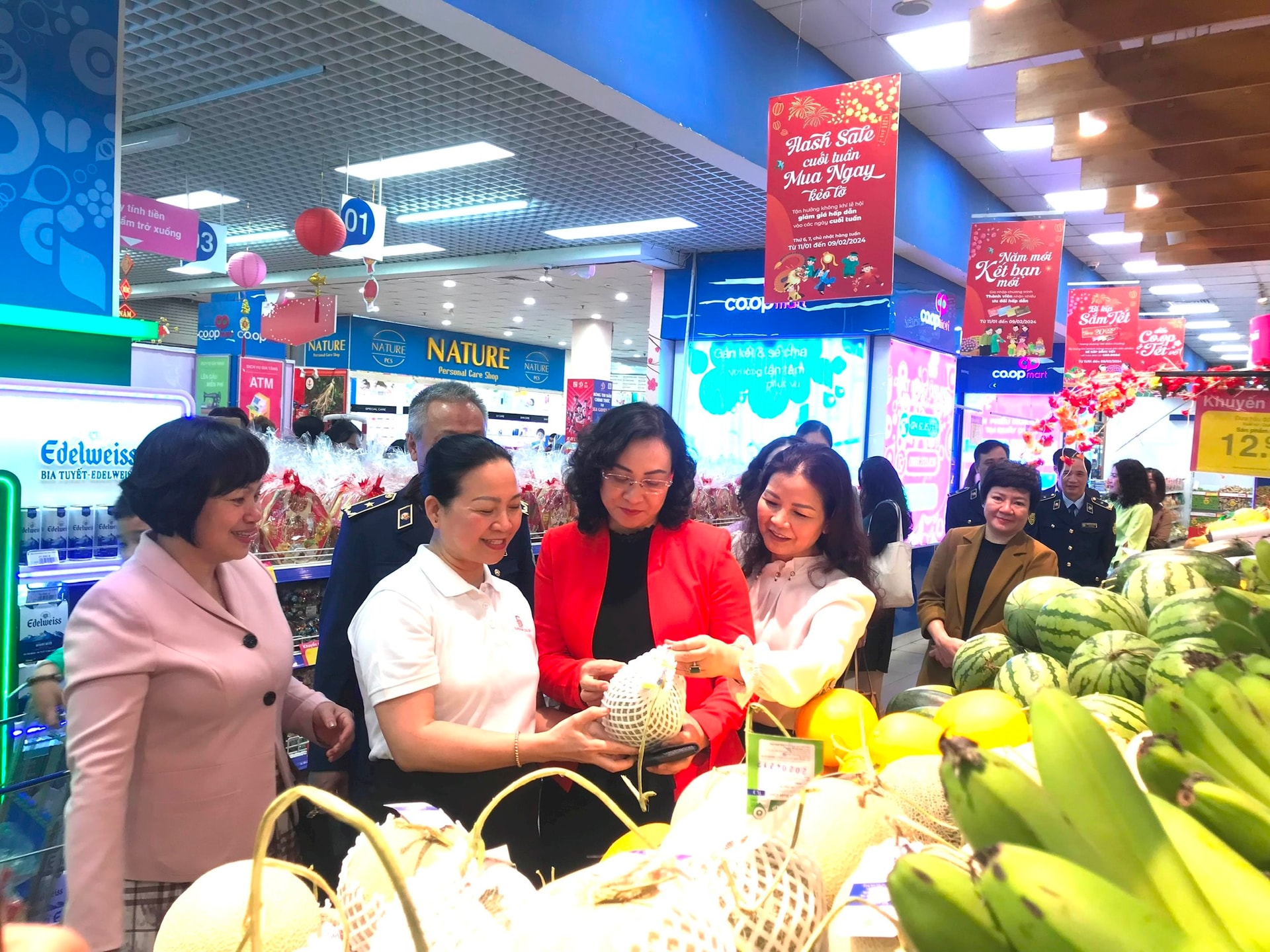 Hà Nội: Nguồn cung hàng hóa dồi dào, sức mua tăng nhiệt