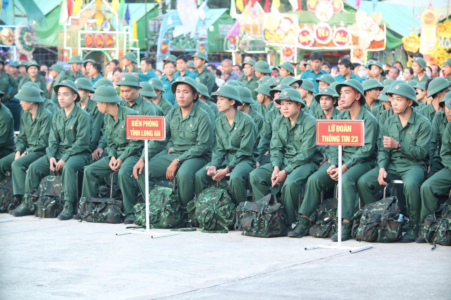 Điểm giao, nhận quân ở thành phố Tân An, tỉnh Long An.