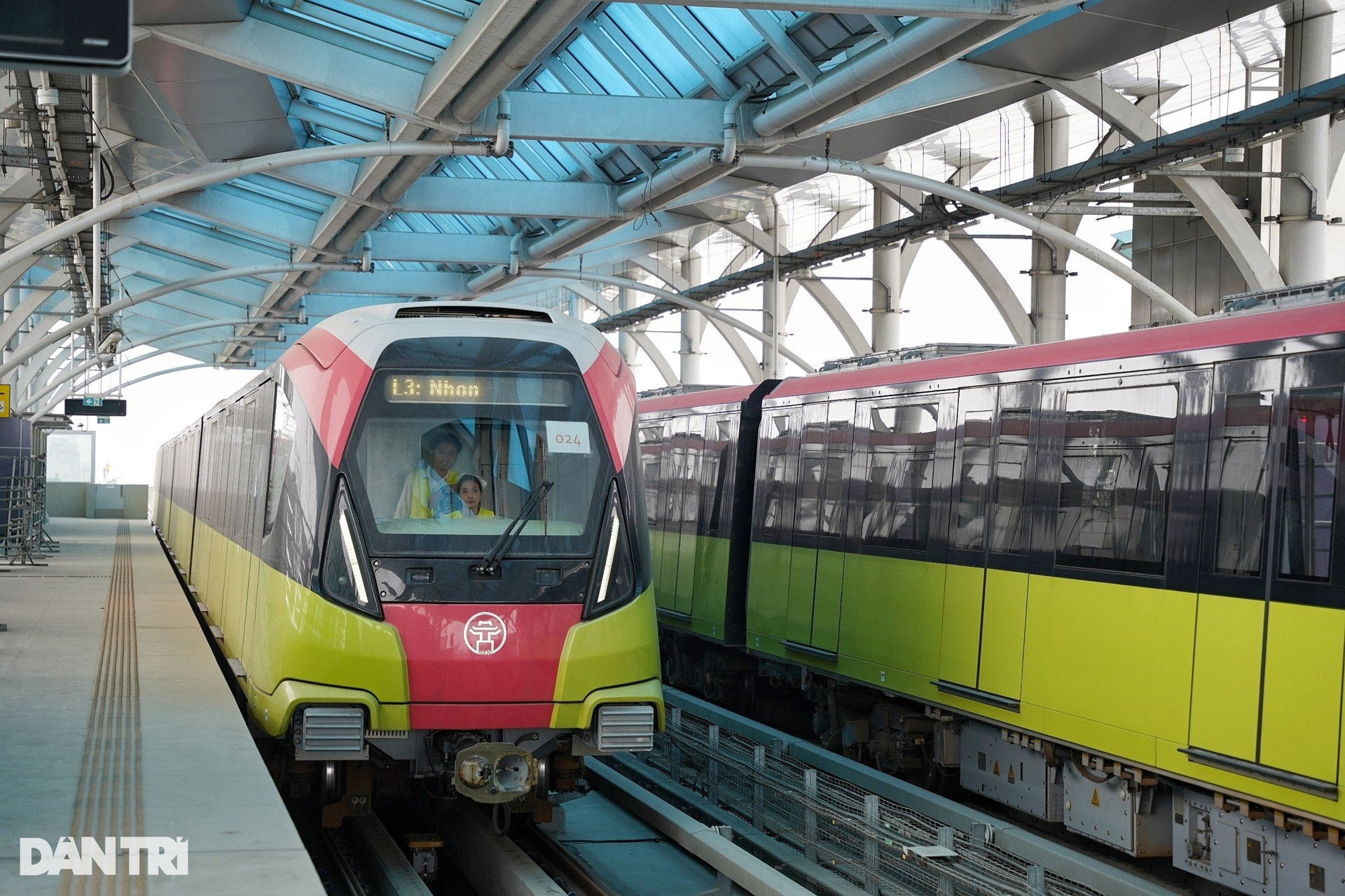 2 nữ lái tàu metro duy nhất của Hà Nội và TPHCM - 8