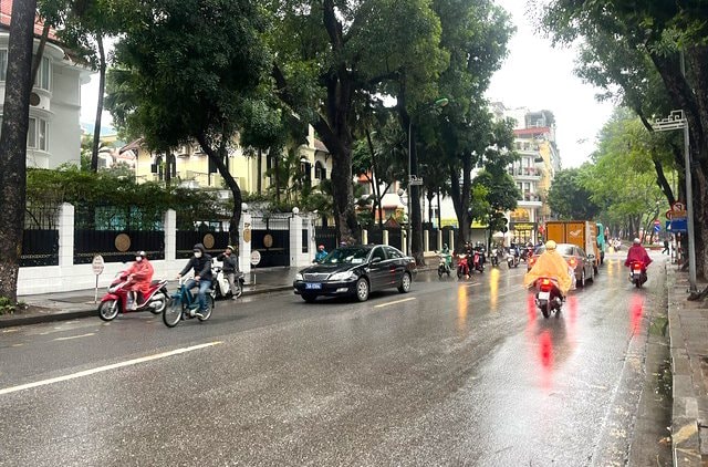 Hà Nội nhiều mây, có mưa vài nơi, trời rét