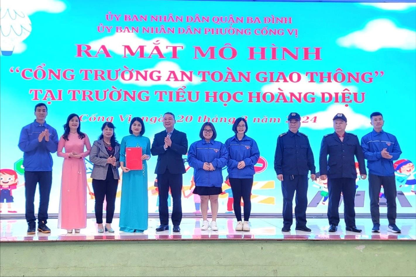 Ra mắt mô hình điểm “Cổng trường học an toàn giao thông”