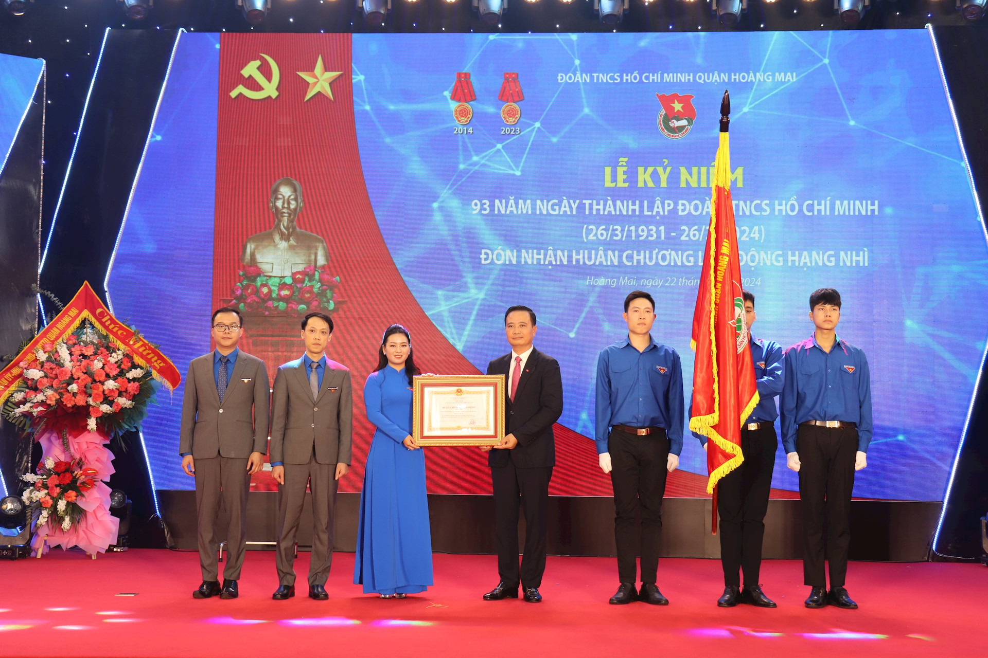 Đoàn Thanh niên Cộng sản Hồ Chí Minh quận Hoàng Mai đón nhận Huân chương Lao động hạng Nhì.