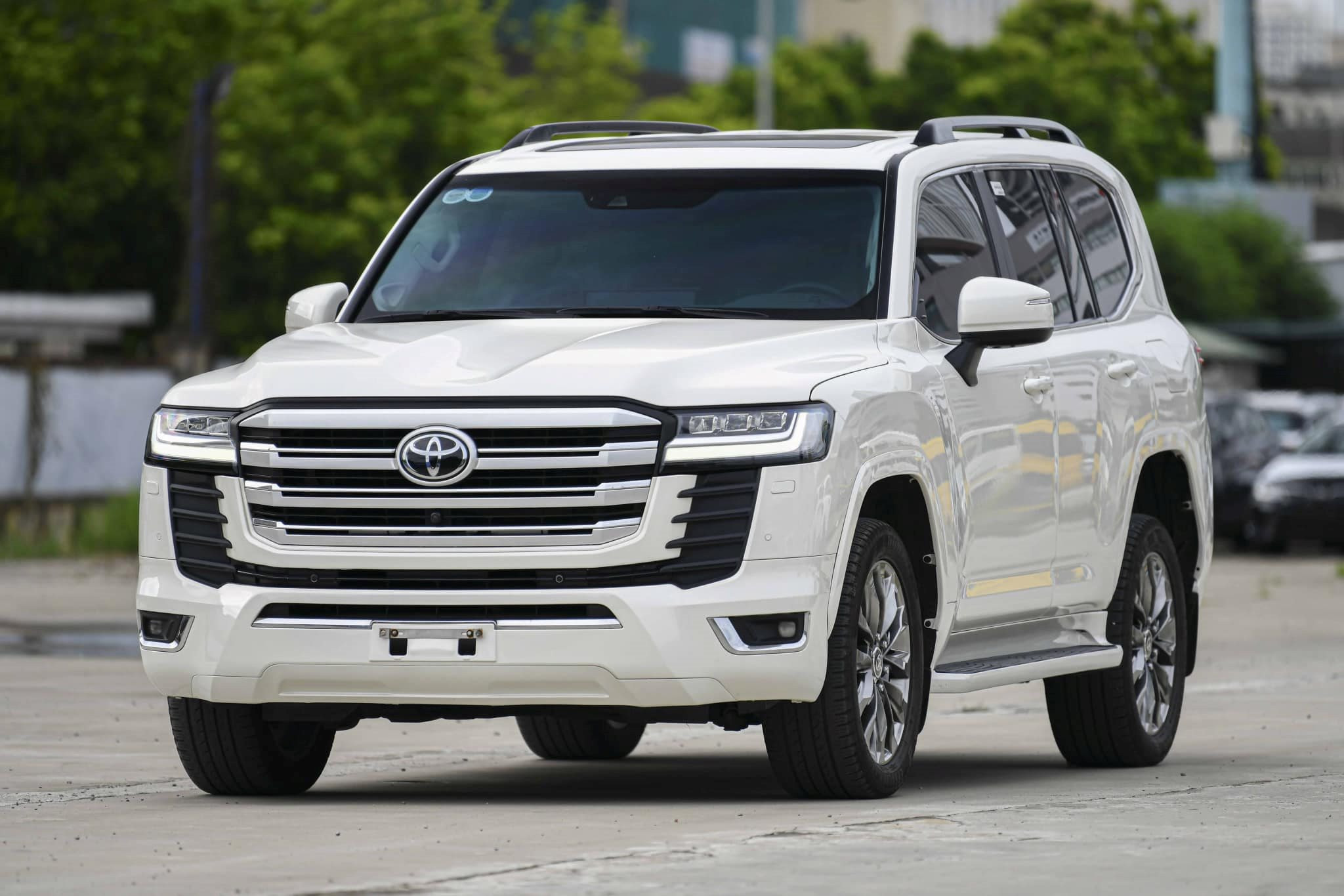 Tri u H i H n 1 300 Xe Toyota Land Cruiser V Lexus LX 600 T i Vi t Nam