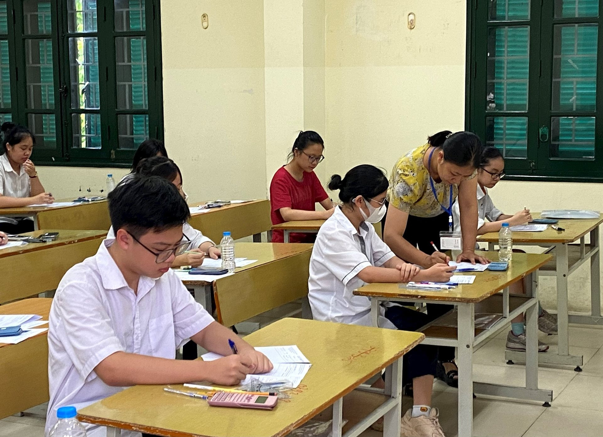 Thí sinh tham dự kỳ thi tuyển sinh vào lớp 10 THPT năm học 2023-2024 tại Hà Nội. 