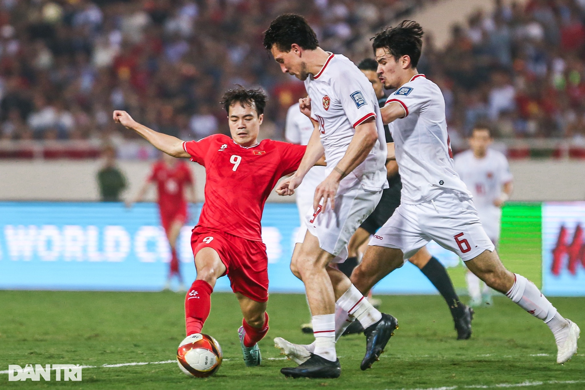Đội tuyển Việt Nam bị trừ điểm nặng, tiếp tục lao dốc ở bảng xếp hạng FIFA - 2