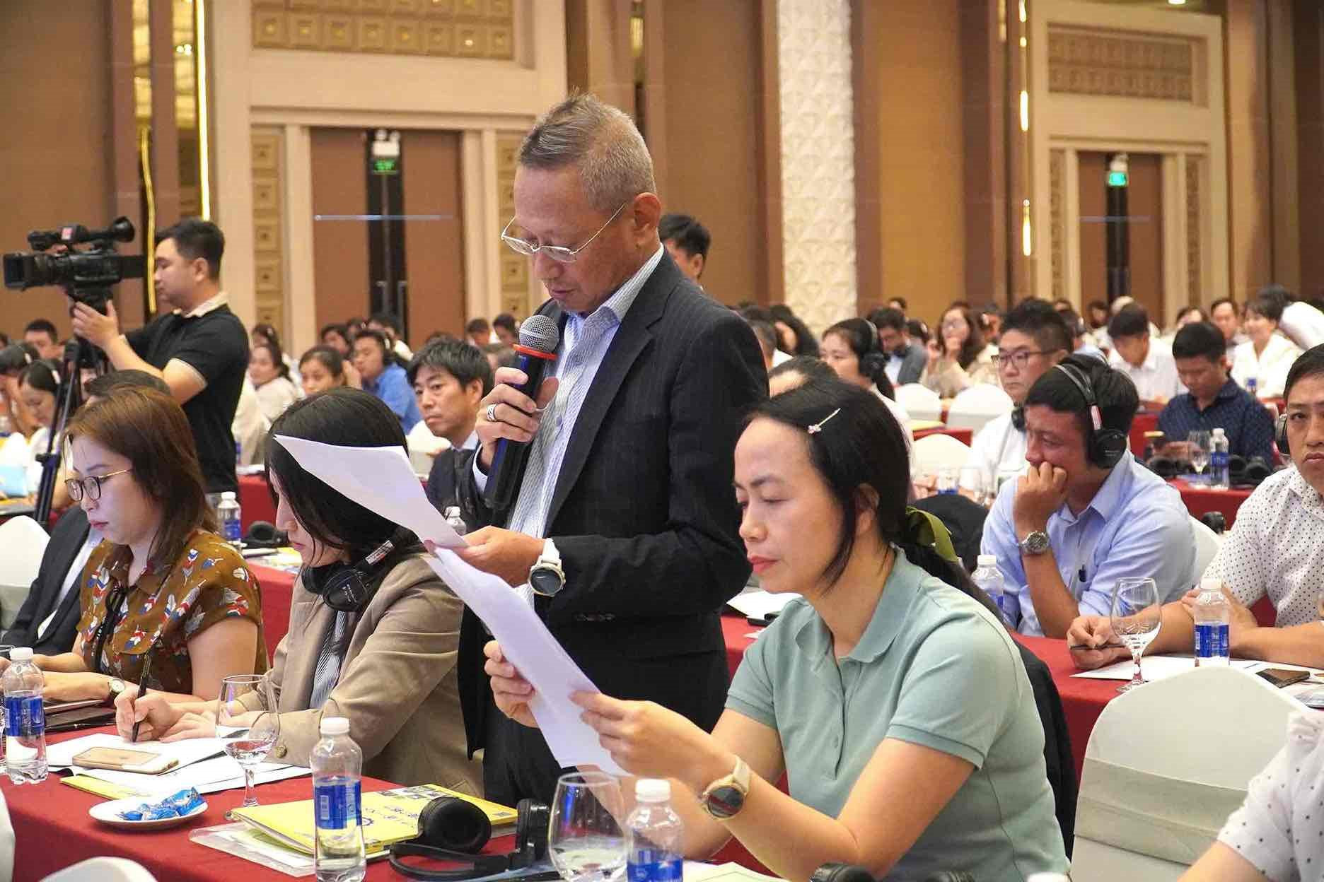 Đại diện Khu công nghiệp Long Bình phản ánh tại buổi đối thoại với doanh nghiệp FDI ngày 28-3-2024.