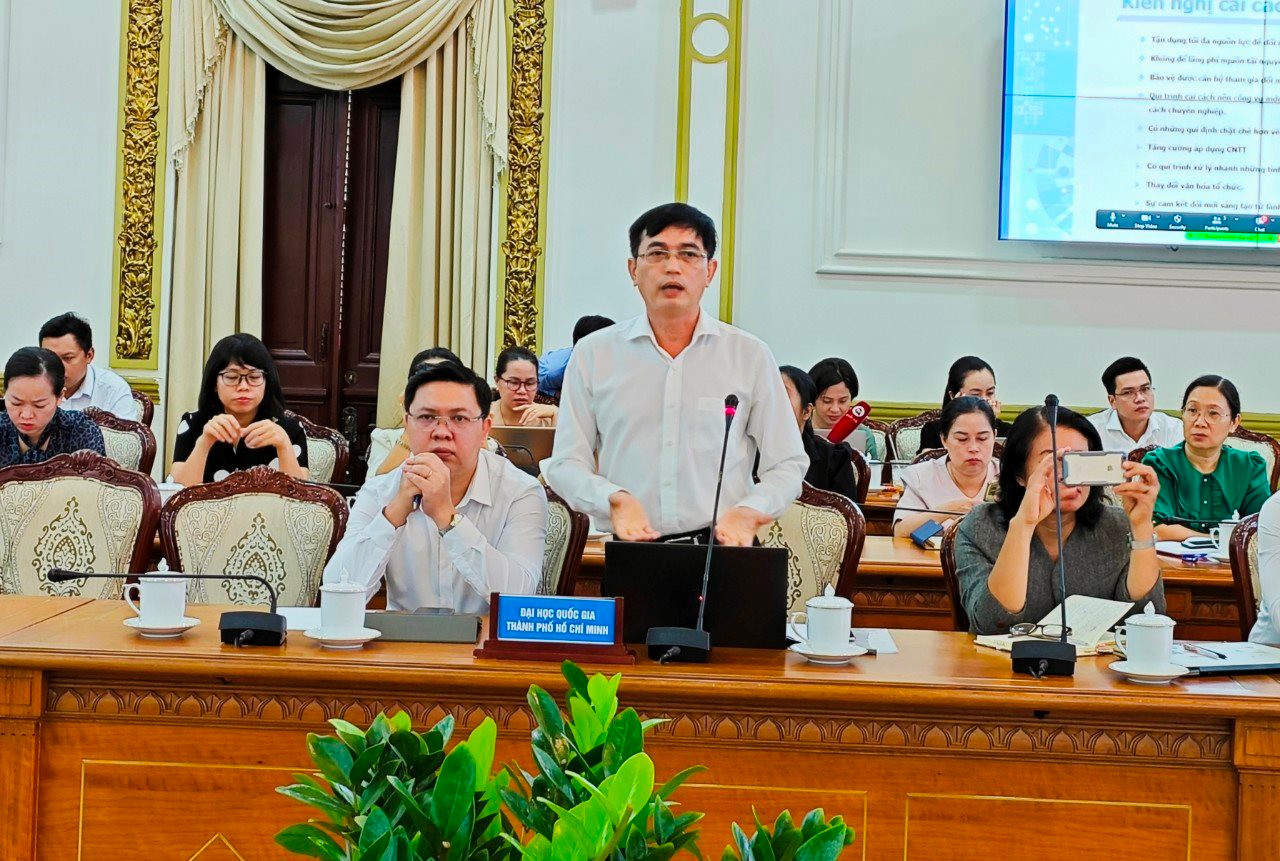 PGS.TS Nguyễn Văn Phương, Trưởng Trung tâm Đào tạo và Nghiên cứu quản lý công, Trường Đại học Quốc tế (Đại học Quốc gia thành phố Hồ Chí Minh) phát biểu tại hội thảo.