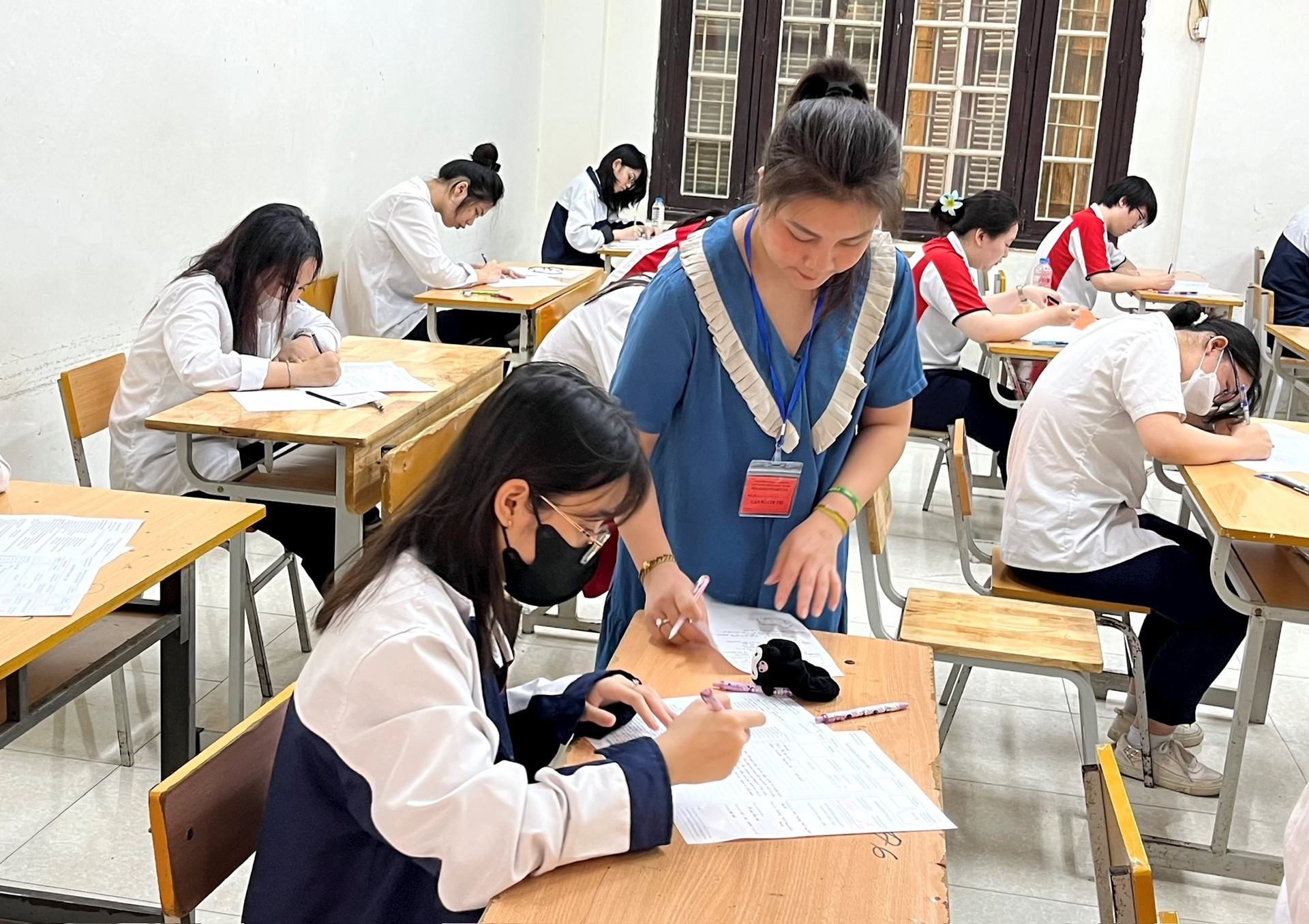 Học sinh Trường THPT Phan Đình Phùng làm bài khảo sát chất lượng chuẩn bị cho kỳ thi tốt nghiệp THPT năm 2024. 