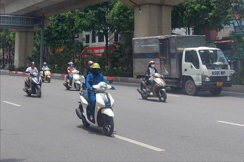 Nắng nóng gia tăng, nhiệt độ tại Hà Nội cao nhất 35 độ C