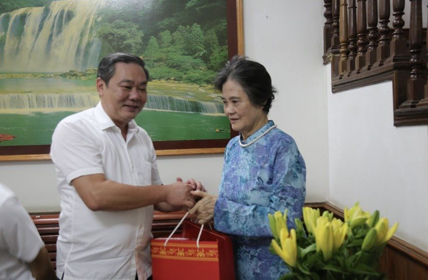 Đến thăm gia đình chiến sĩ- liệt sĩ Phạm Văn Ngọ
