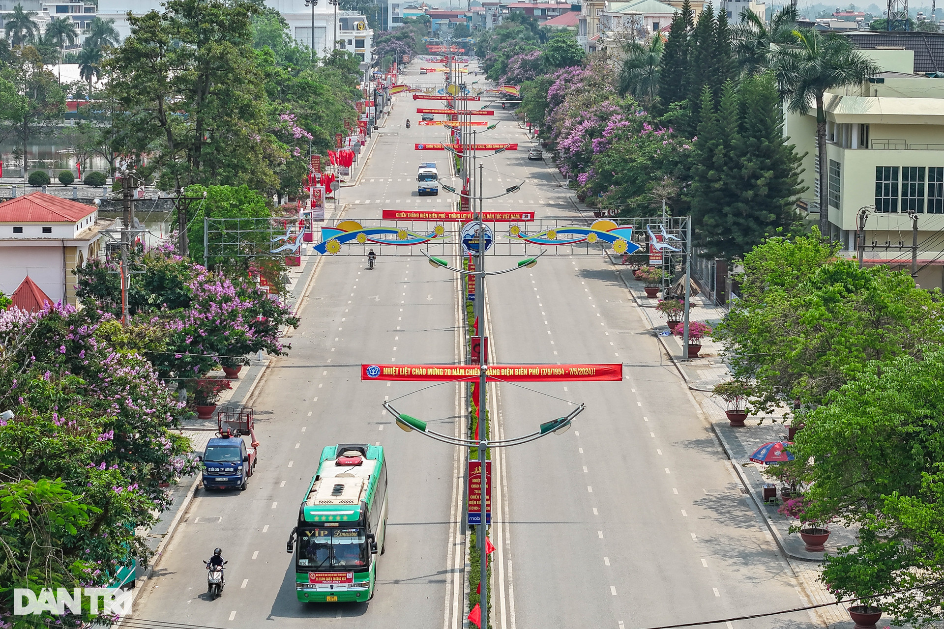 Thành phố Điện Biên Phủ rực rỡ cờ hoa trước ngày đại lễ 7/5 - 2
