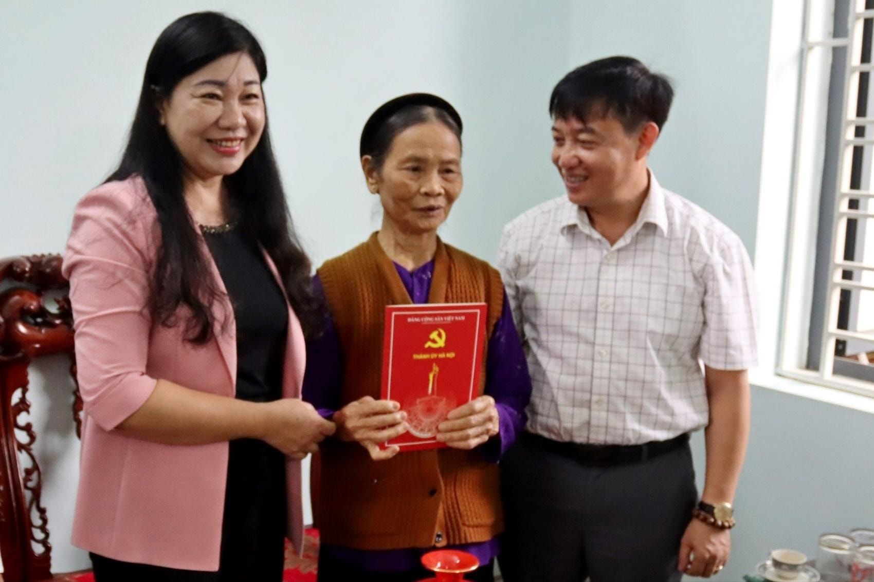 Tri ân thân nhân liệt sĩ, dân công hỏa tuyến chiến dịch Điện Biên Phủ tại Sơn Tây