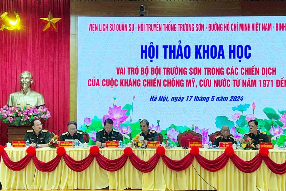 Các đồng chí chủ trì hội thảo. Ảnh: Nguyên Hoa