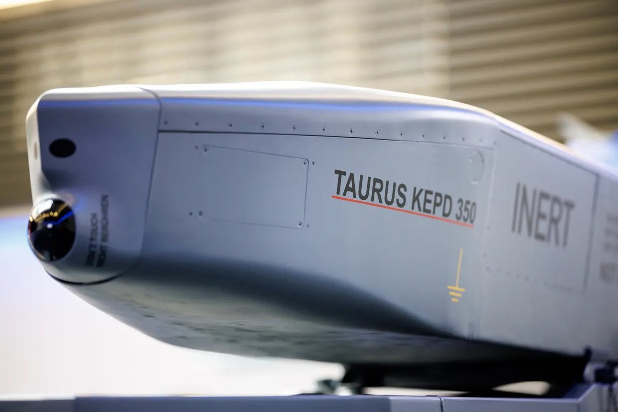 Mẫu tên lửa hành trình không đối đất Taurus do Đức và Thụy Điển sản xuất. Ảnh: Getty Images