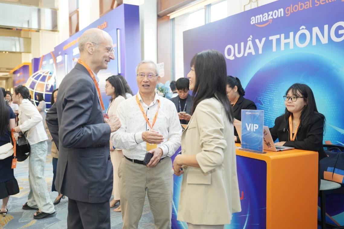 Xuất khẩu trực tuyến: Cạnh tranh không chỉ bằng giá rẻ