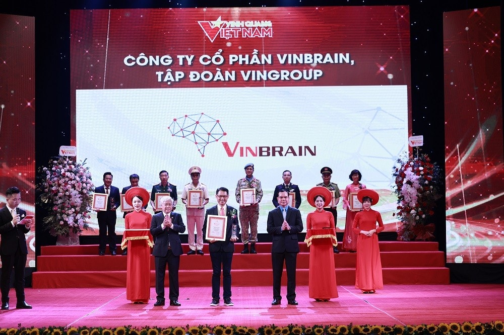 VinBrain là đơn vị công nghệ y tế duy nhất được xướng tên trong top 10 tập thể điển hình tại “Vinh quang Việt Nam 2024”. VinBrain là đơn vị công nghệ y tế duy nhất được xướng tên trong top 10 tập thể điển hình tại “Vinh quang Việt Nam 2024”.