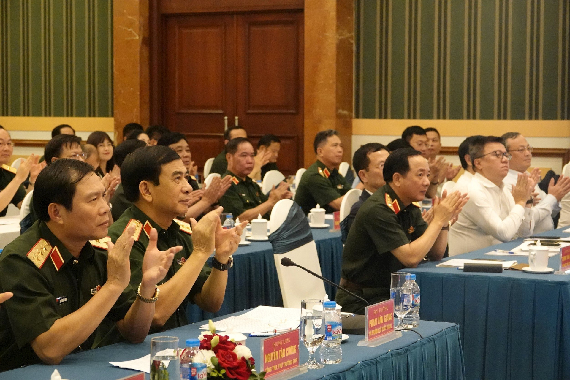 Các đại biểu tham dự buổi gặp mặt. Ảnh Hiền Phương.