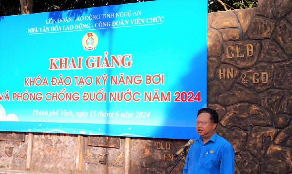 Tổ chức lớp học bơi cho con của đoàn viên tại Nhà Văn hoá Lao động tỉnh Nghệ An