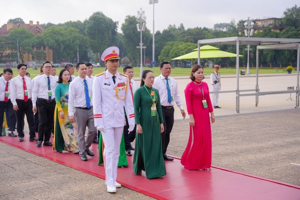 Áo dài: Nét đẹp văn hóa truyền thống của người phụ nữ Việt Nam Áo dài: Nét đẹp văn hóa truyền thống của người phụ nữ Việt Nam