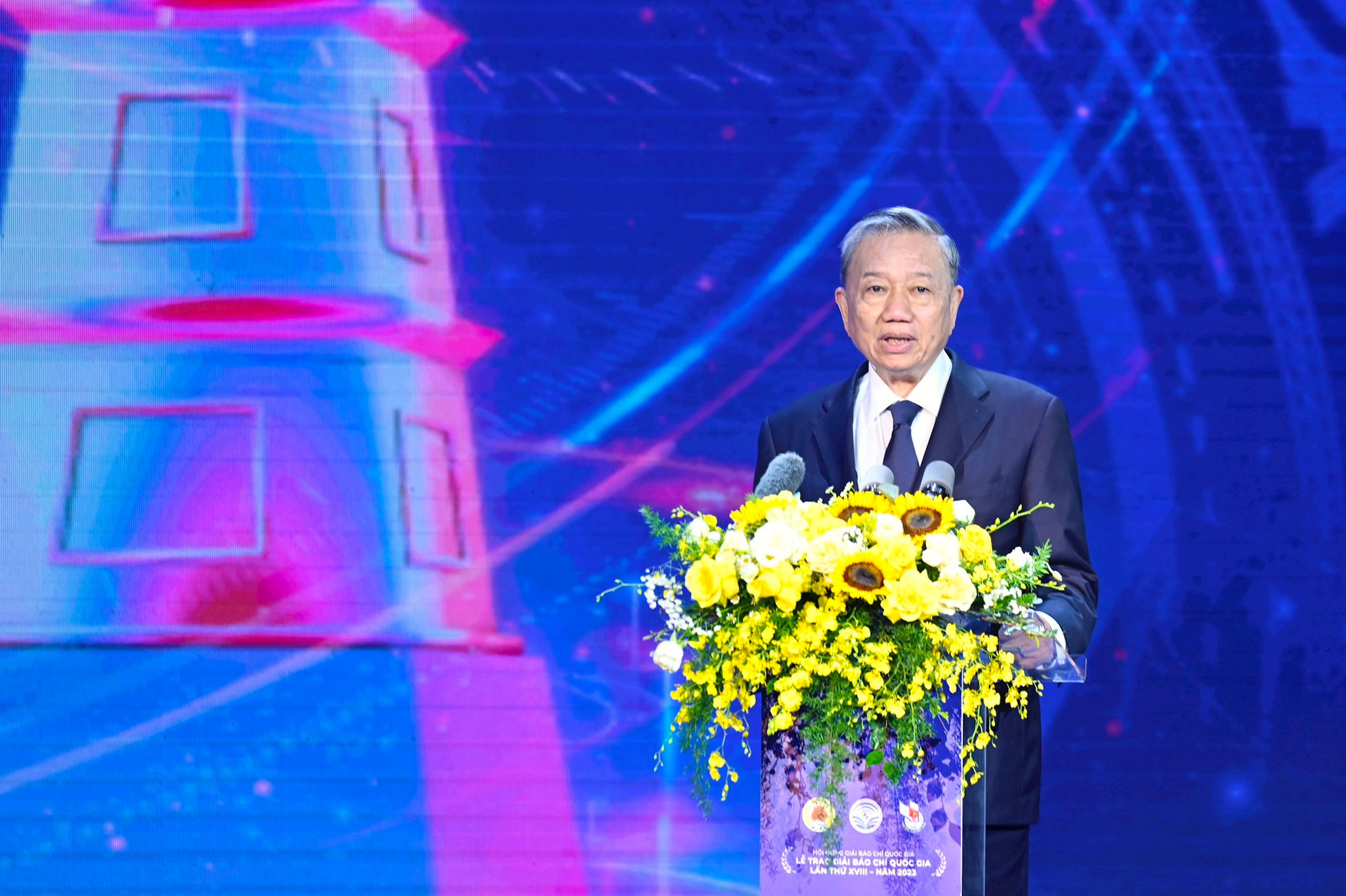 Chủ tịch nước Tô Lâm phát biểu chỉ đạo tại Lễ trao giải Báo chí Quốc gia lần thứ XVIII. (ảnh: Việt Trung)