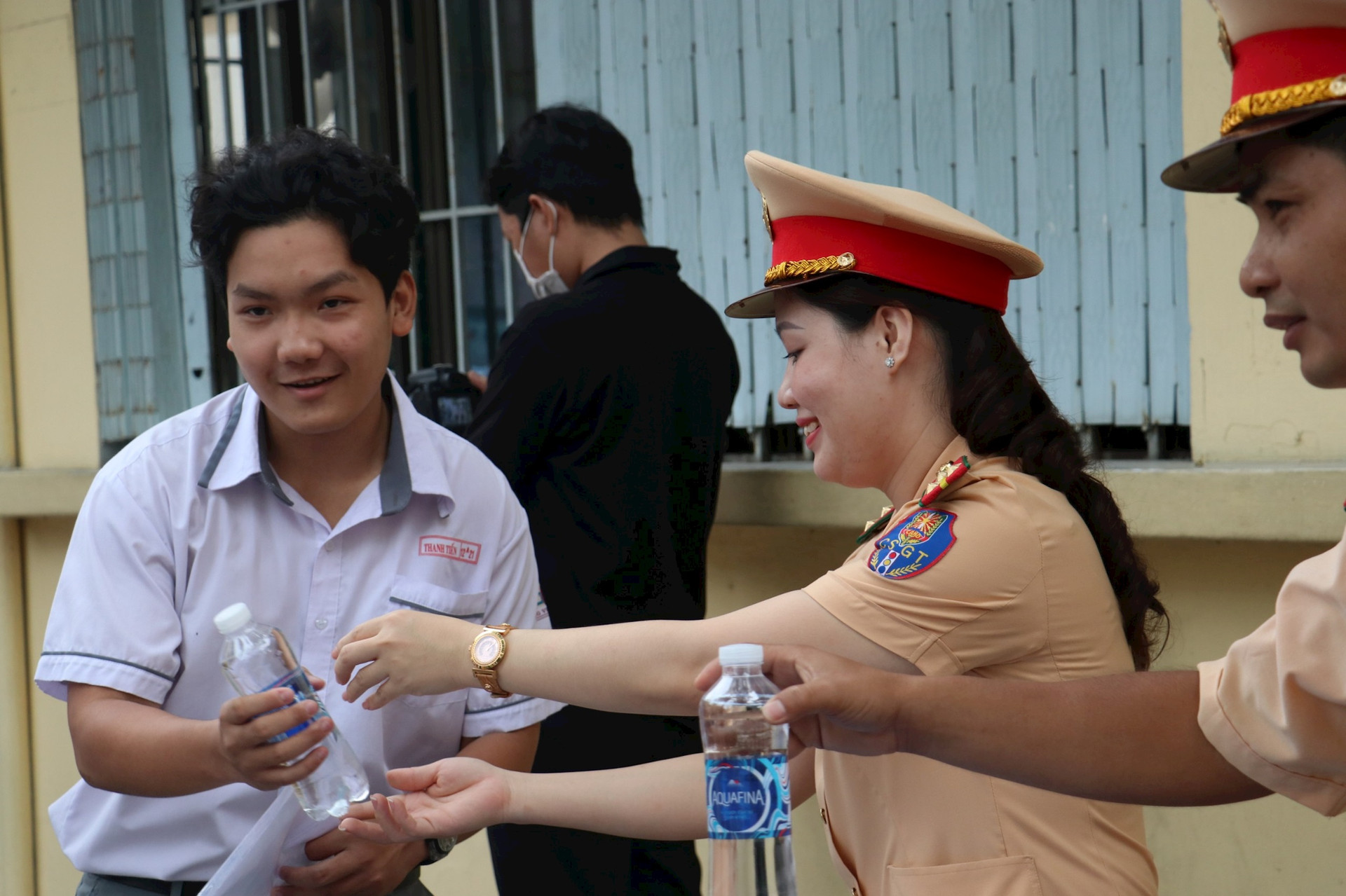 Trong chiều 27-6, lực Cảnh sát giao thông, Công an thành phố Hồ Chí Minh tiếp tục hỗ trợ đồng hành cùng thí sinh. Ảnh Nghiêm Ý