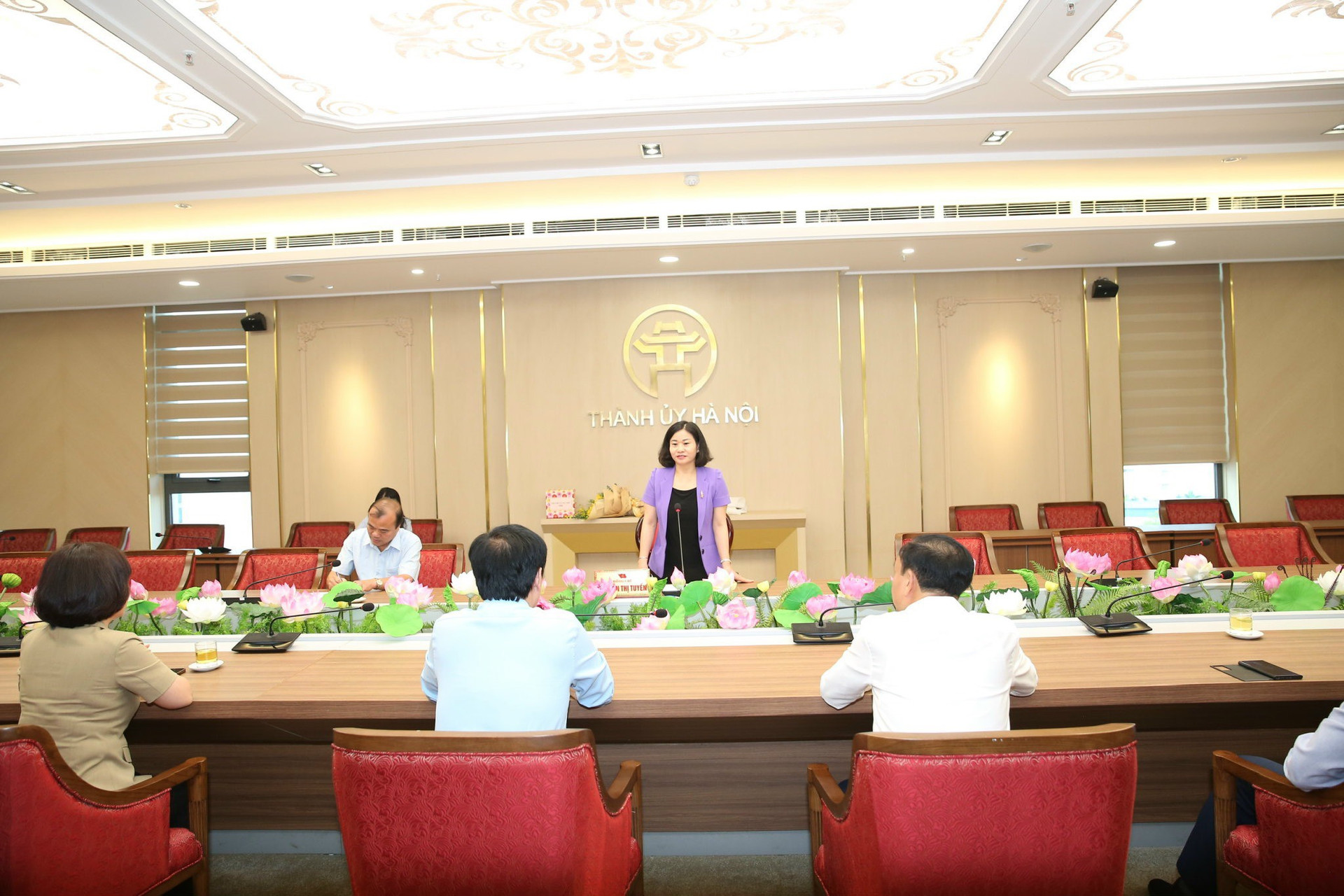 Ủy viên Trung ương Đảng, Phó Bí thư Thường trực Thành ủy Hà Nội Nguyễn Thị Tuyến phát biểu tại hội nghị - Ảnh: Viết Thành 