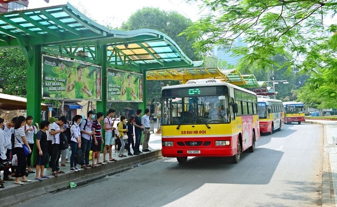 Tham gia phương tiện côTích cực tham gia các phương tiện giao thông công cộng cũng là nâng cao văn hóa giao thôngng cộng để giảm ùn tắc giao thông