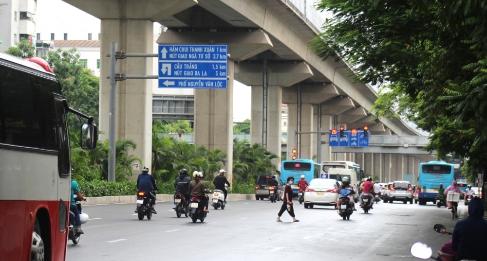 Mỗi người cần nâng cao ý thức khi tham gia giao thông để an toàn cho mình và mọi người (Ảnh minh họa)