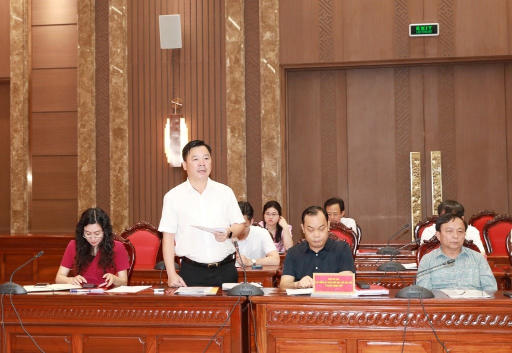 Phó Chủ tịch Thường trực Ủy ban MTTQ Việt Nam Thành phố Nguyễn Sỹ Trường tham luận tại Hội nghị