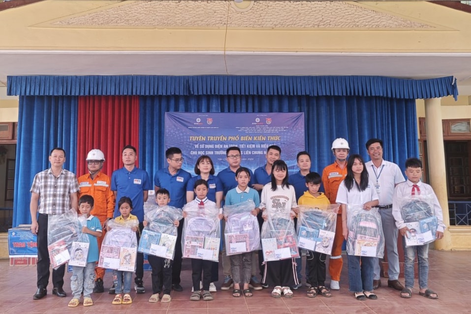 Những món quà ý nghĩa, thiết thực đã được gửi tới các em nhỏ
