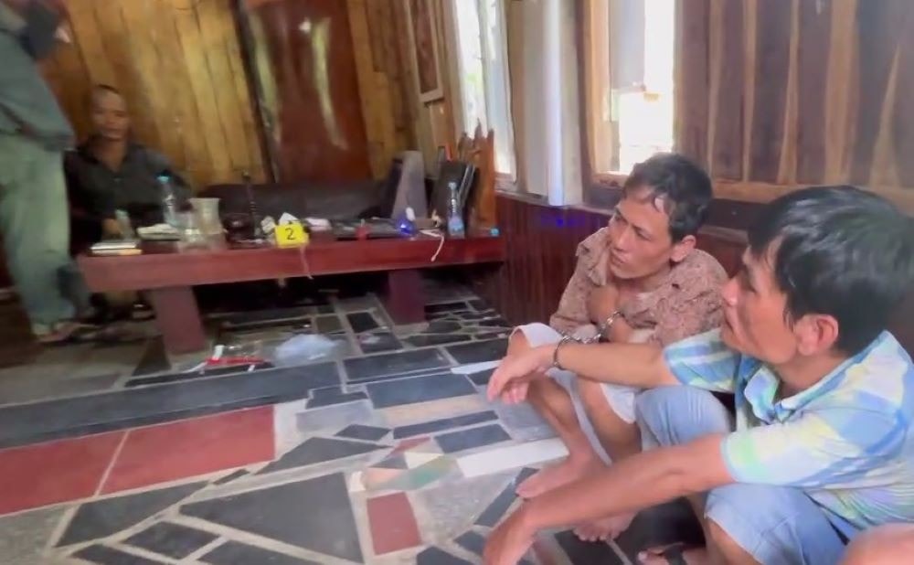 Nguyễn Xuân Ly Quốc chủ “đại lý” bán lẻ ma túy, bị bắt khi đang cùng nhiều đối tượng khác tổ chức “phê” ma túy tại nhà (Ảnh CACC)