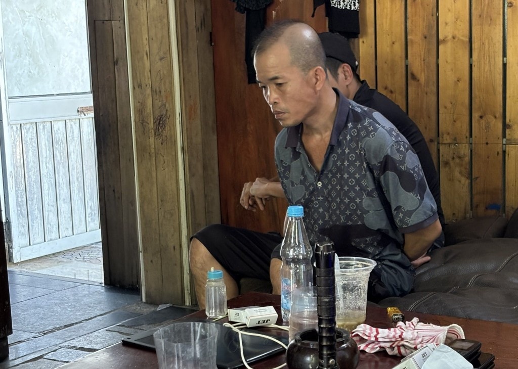 Tại “đại lý” ma túy của đối tượng Quốc, cơ quan công an cũng thu giữ nhiều loại dụng cụ dùng để mua bán, sử dụng ma túy (Ảnh CACC)