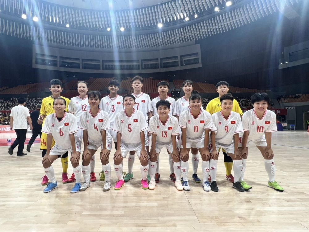 Tuyển futsal nữ Việt Nam có chiến thắng ấn tượng trước chủ nhà Trung Quốc. Ảnh: VFF