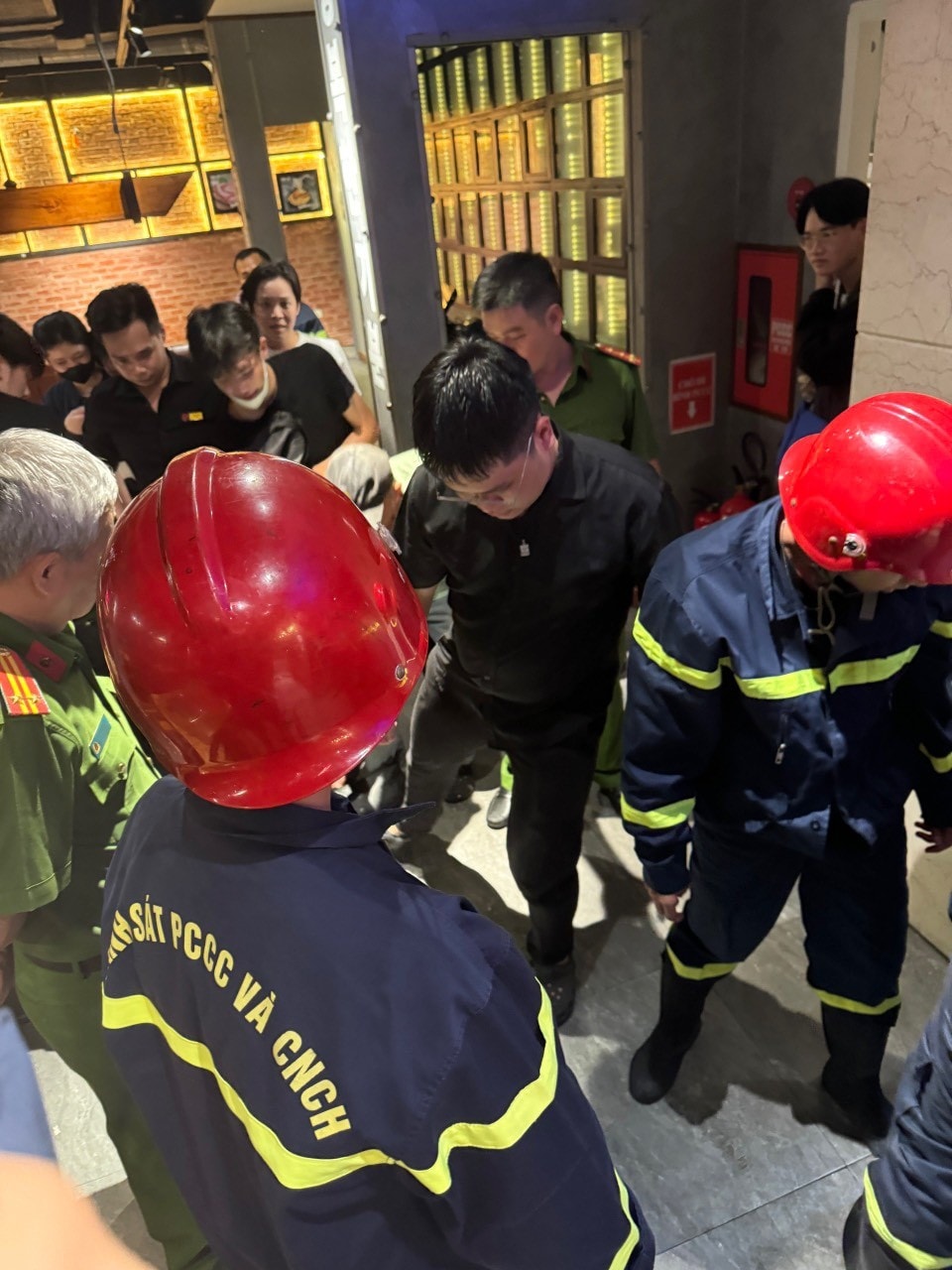 9 người mắc kẹt được giải cứu an toàn