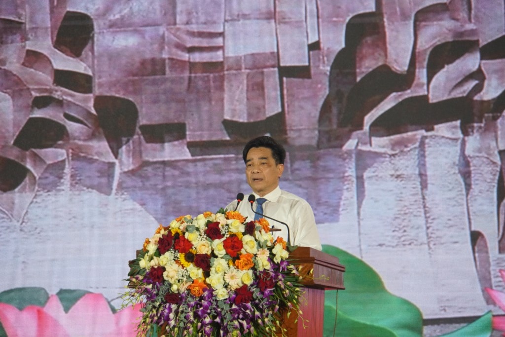 Chủ tịch UBND tỉnh Lê Văn Dũng phát biểu tại chương trình kỷ niệm (Ảnh: quangnam.gov.vn) Chủ tịch UBND tỉnh Lê Văn Dũng phát biểu tại chương trình kỷ niệm (Ảnh: quangnam.gov.vn)