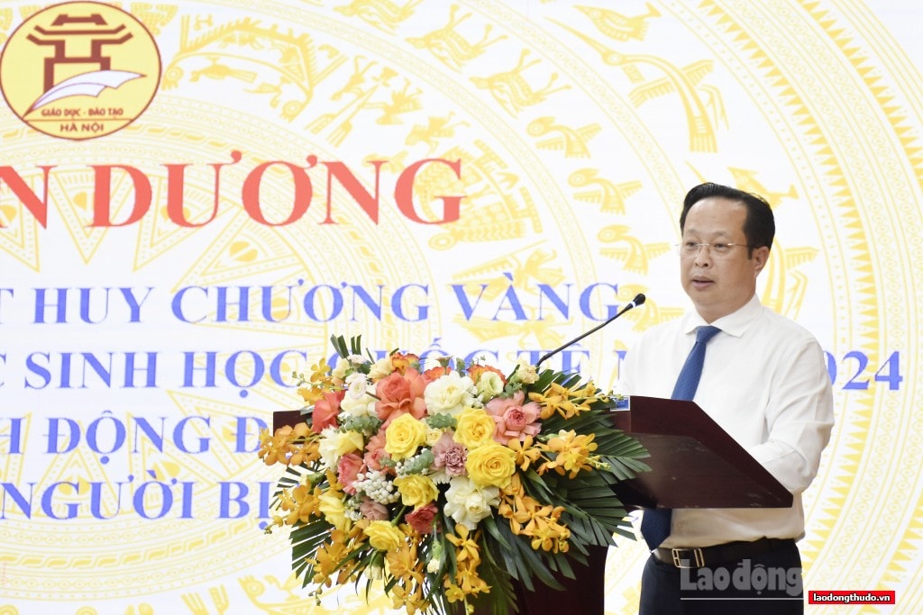 Biểu dương tấm gương học sinh có thành tích cao và hành động đẹp, việc làm tốt