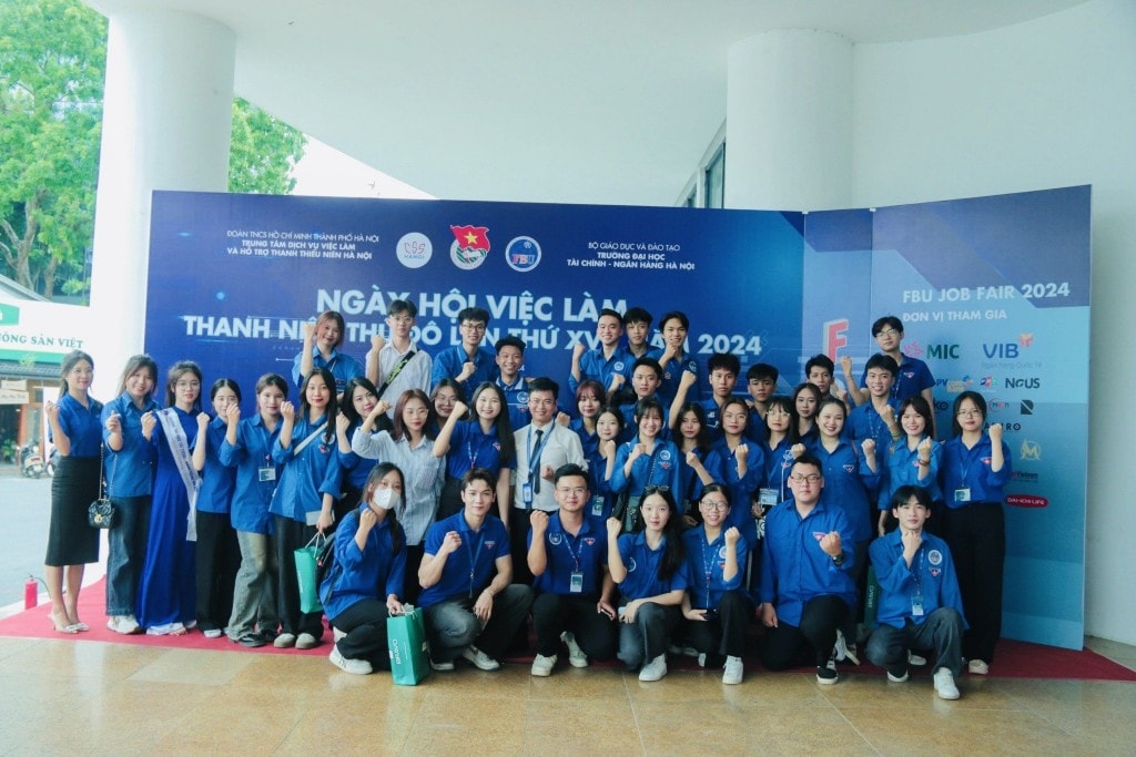 “Cánh cửa” việc làm rộng mở trong tương lai. (Ảnh: Trường Đại học Tài chính - Ngân hàng Hà Nội) “Cánh cửa” việc làm rộng mở trong tương lai. (Ảnh: Trường Đại học Tài chính - Ngân hàng Hà Nội)