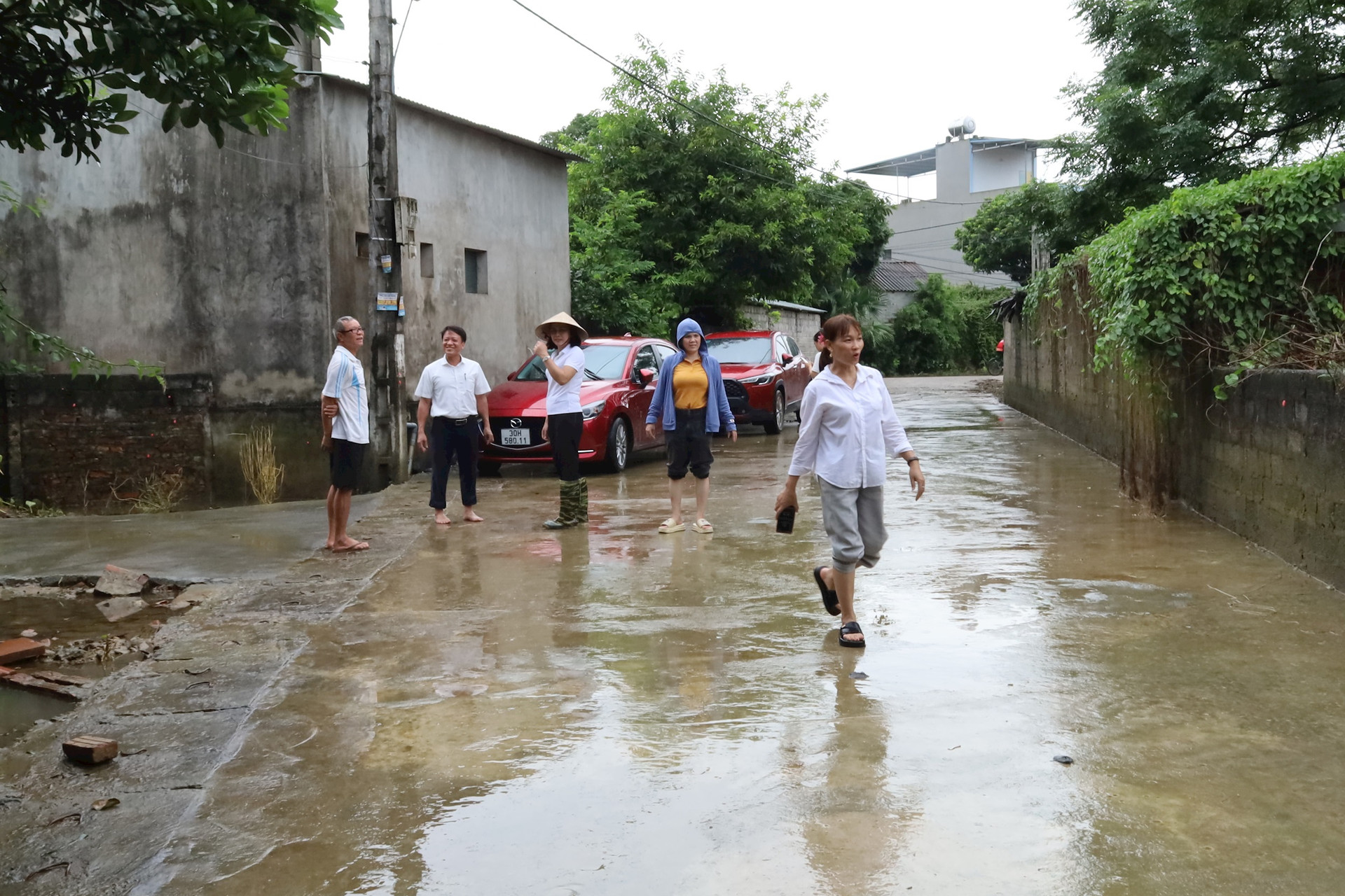 Nhiều ngõ, xóm của thôn Thuần Lương (xã Hoàng Văn Thụ) được vệ sinh sạch sẽ. Ảnh Bảo Châu