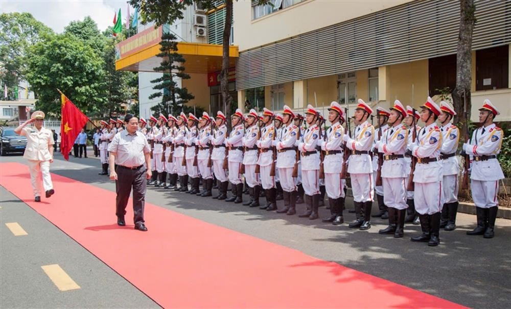 Thủ tướng Chính phủ Phạm Minh Chính duyệt Đội danh dự Công an tỉnh đắk Lawsk (Ảnh congandaklak Thủ tướng Chính phủ Phạm Minh Chính duyệt Đội danh dự Công an tỉnh đắk Lawsk (Ảnh congandaklak