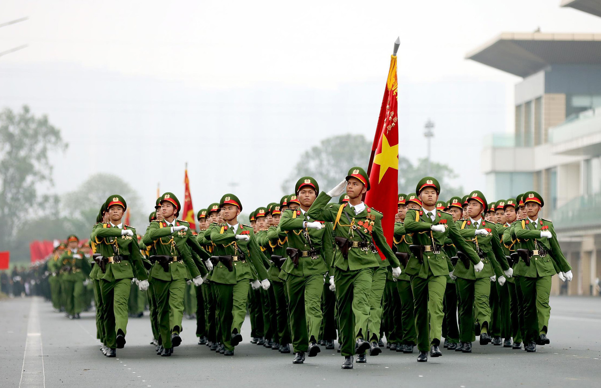 luc-luong-cong-an-nhan-dan-viet-nam-luon-la-thanh-bao-kiem-la-chan-thep-bao-ve-dang-nha-nuoc-va-nhan-dan..jpg