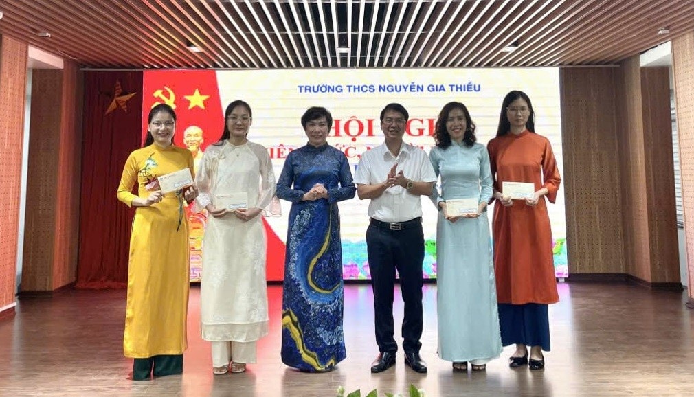 Hội nghị viên chức và người lao động Trường THCS Nguyễn Gia Thiều là một bước chuyển mình mới