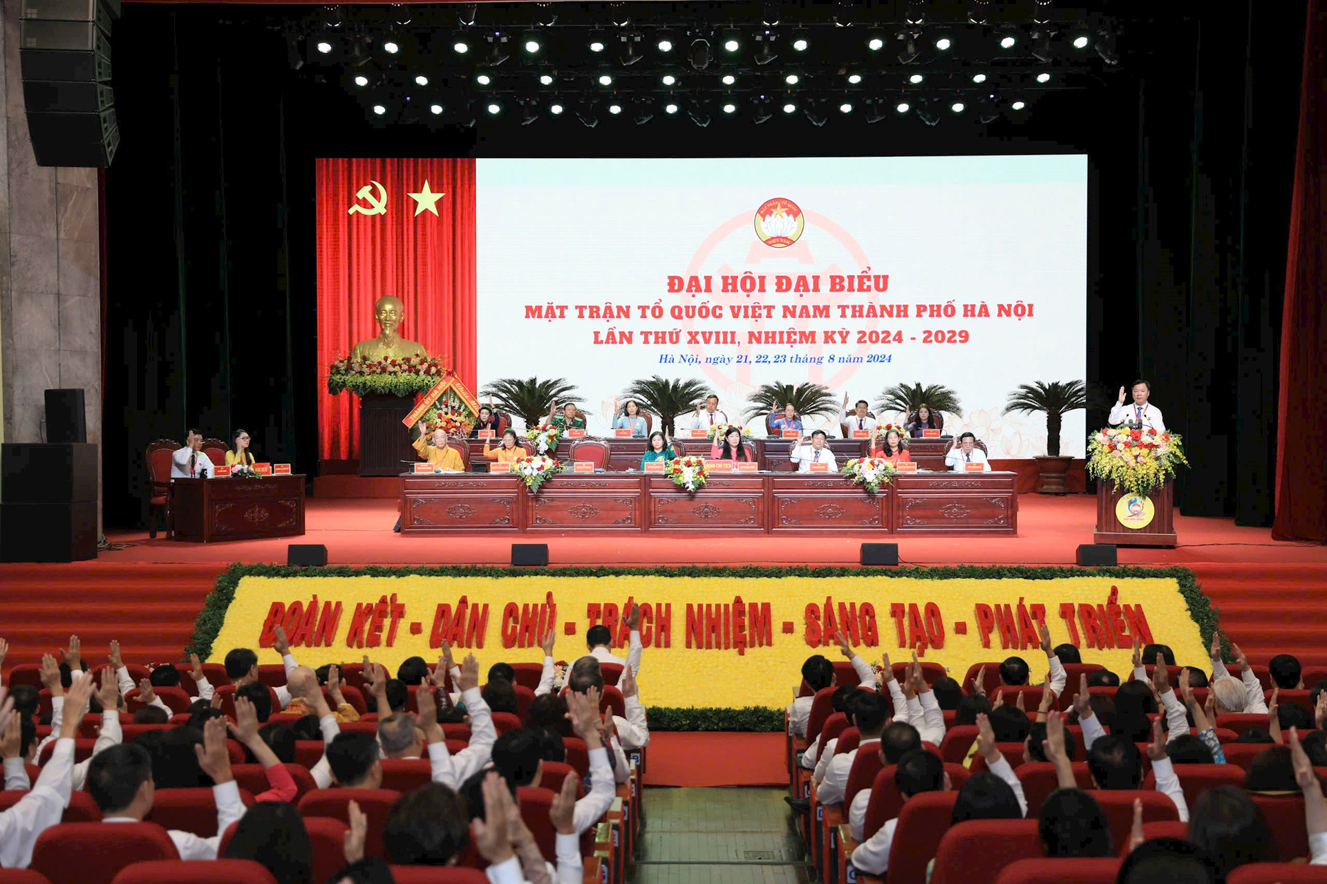 cac-dai-bieu-hiep-thuong-nhan-su-uy-ban-mat-tran-to-quoc-viet-nam-thanh-pho-ha-noi-khoa-xviii-nhiem-ky-2024-2029.-anh-quang-thai.jpg