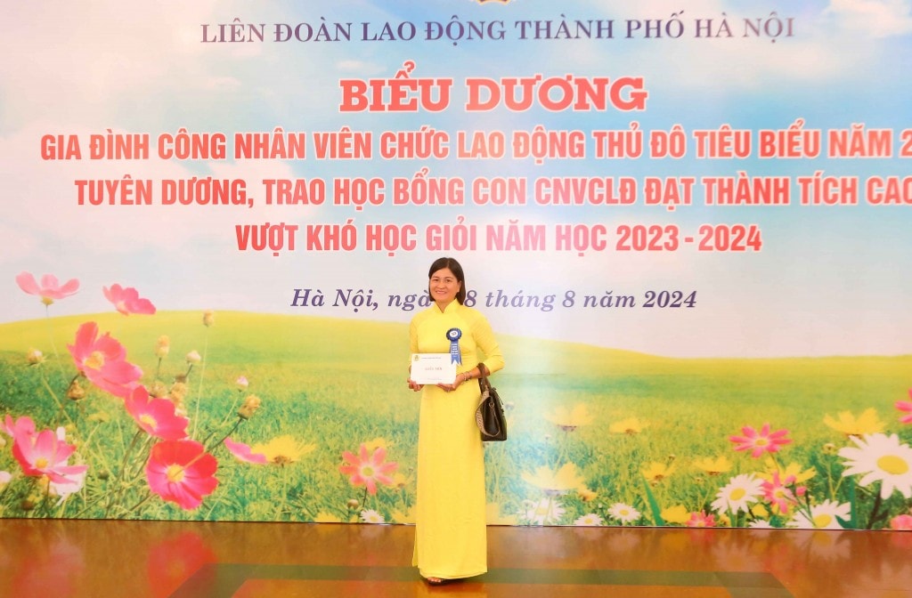 TRỰC TUYẾN: Biểu dương gia đình, khích lệ con công nhân, viên chức, lao động Thủ đô tiêu biểu