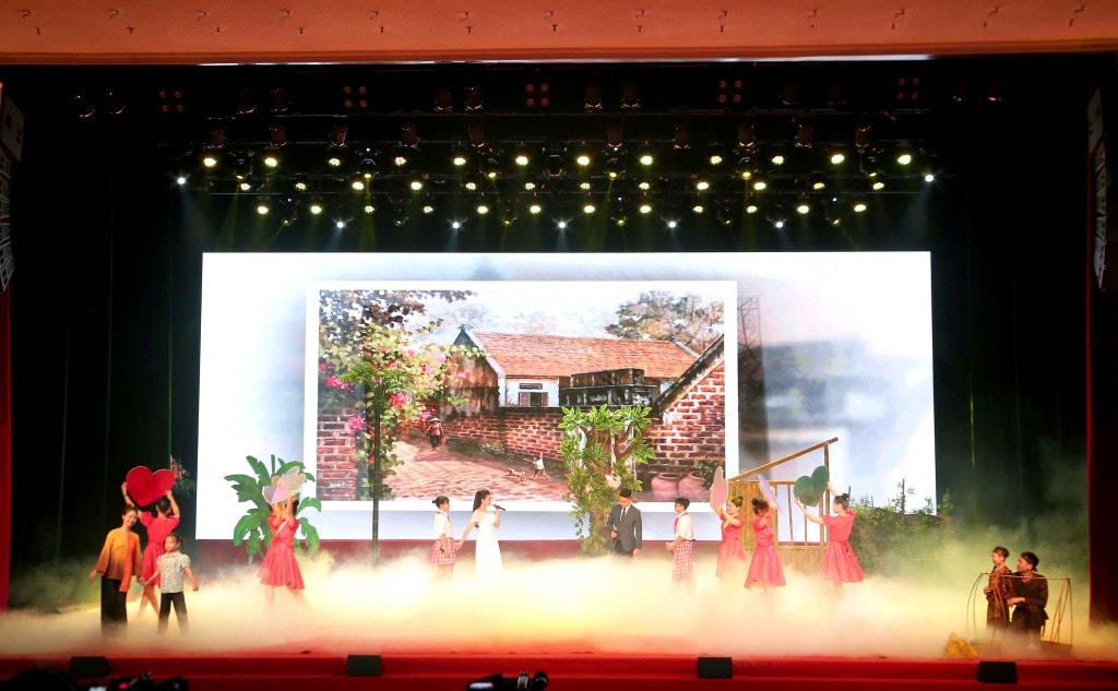 TRỰC TUYẾN: Biểu dương gia đình, khích lệ con công nhân, viên chức, lao động Thủ đô tiêu biểu