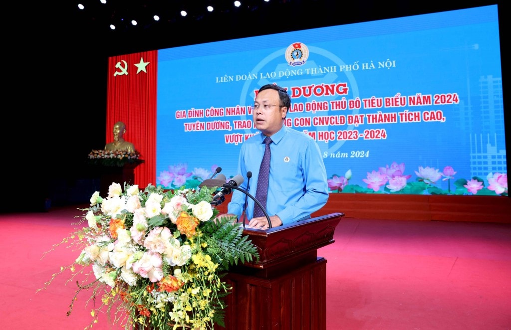TRỰC TUYẾN: Biểu dương gia đình, khích lệ con công nhân, viên chức, lao động Thủ đô tiêu biểu