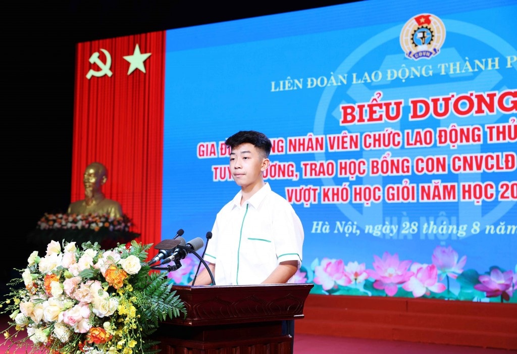 TRỰC TUYẾN: Biểu dương gia đình, khích lệ con công nhân, viên chức, lao động Thủ đô tiêu biểu