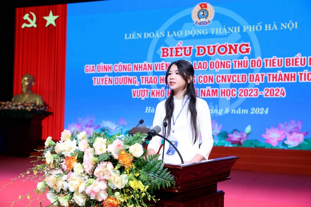 TRỰC TUYẾN: Biểu dương gia đình, khích lệ con công nhân, viên chức, lao động Thủ đô tiêu biểu