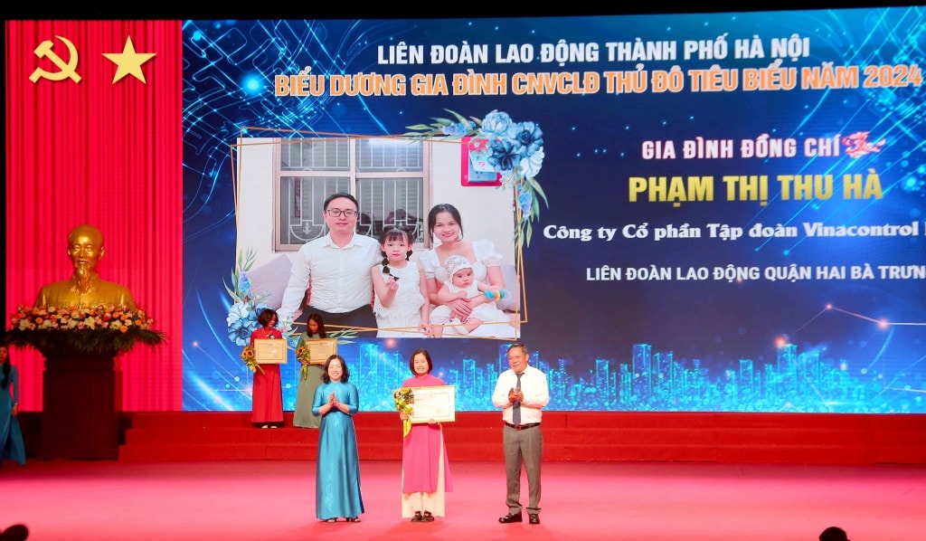 TRỰC TUYẾN: Biểu dương gia đình, khích lệ con công nhân, viên chức, lao động Thủ đô tiêu biểu
