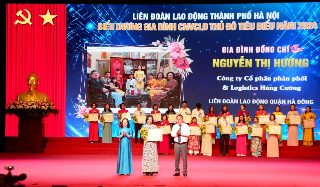 TRỰC TUYẾN: Biểu dương gia đình, khích lệ con công nhân, viên chức, lao động Thủ đô tiêu biểu